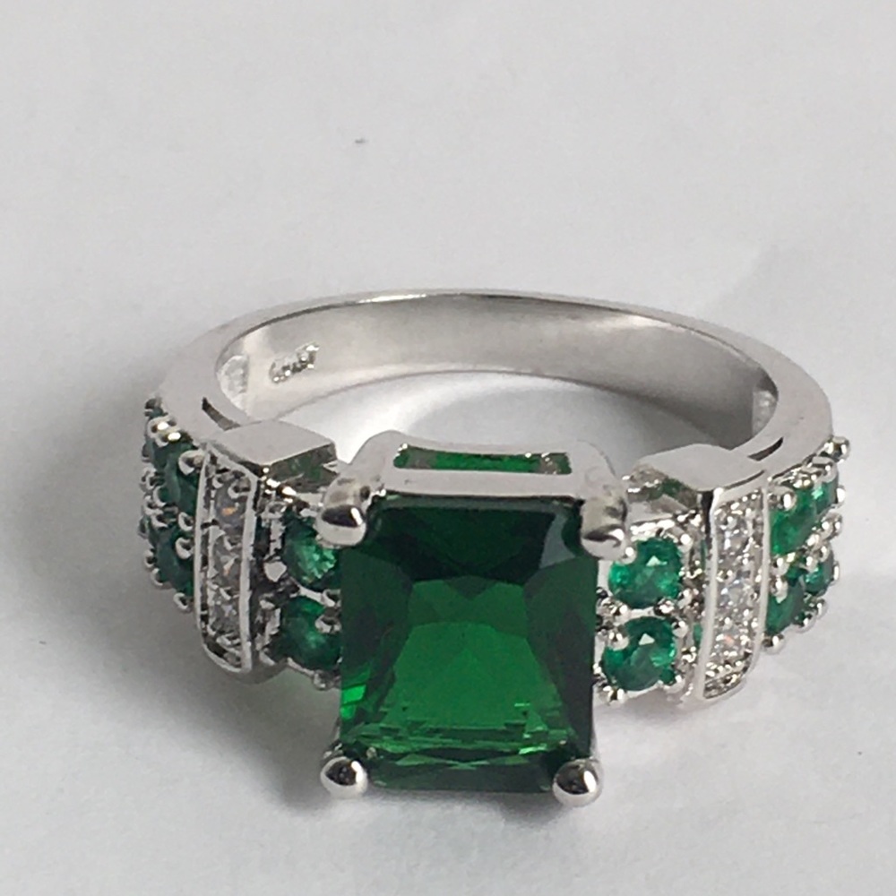 NEW WOMENS RING SIZE 9 - Picture 10 of 13